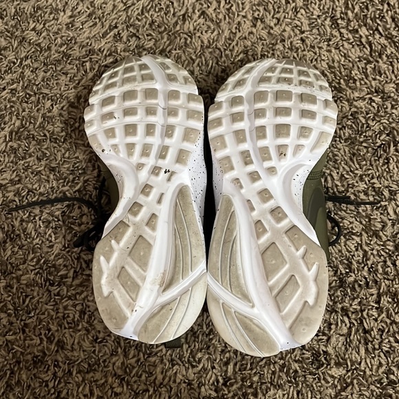 Nike shoes - Picture 10 of 12